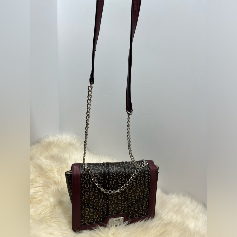 Guess Buzz Signature Satchel/ Crossbody Adjustable 2-way wear - Picture 5 of 16